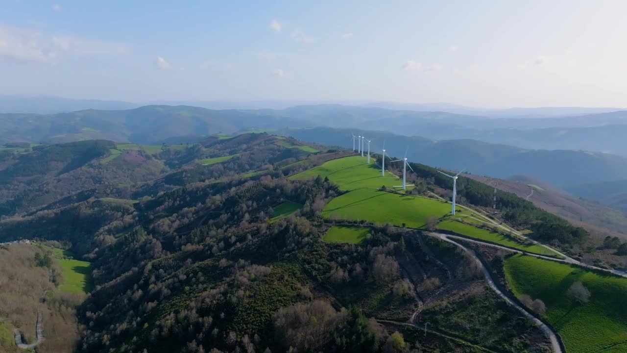 Fonsagrada风电场鸟瞰图视频素材