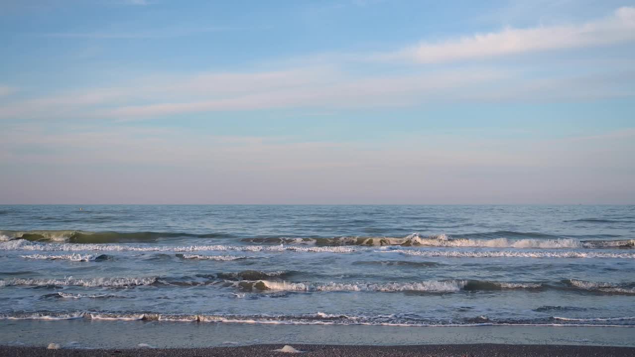 实时视频喜怒无常的海景。视频素材