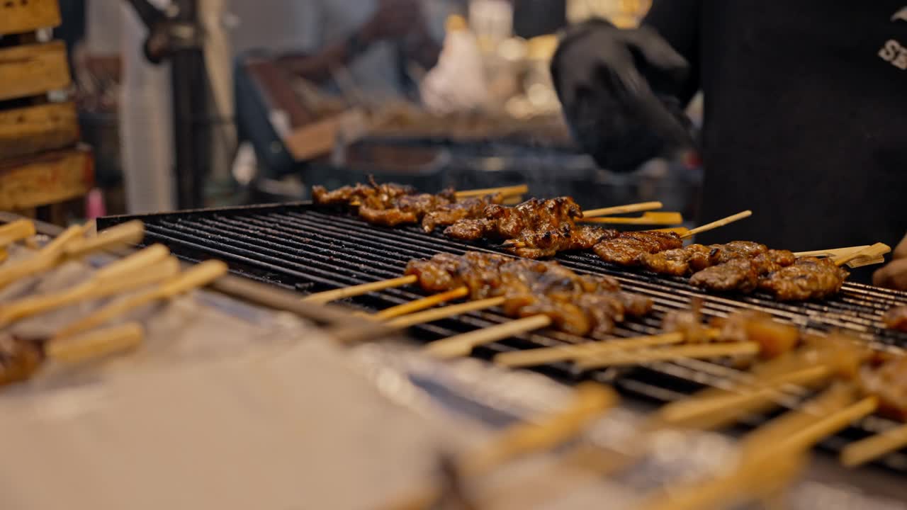 泰国街头小吃，泰式烤肉烤猪肉。视频下载