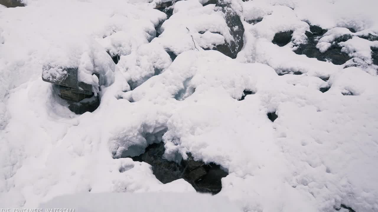 乌克兰喀尔巴阡山脉降雪的画面视频素材