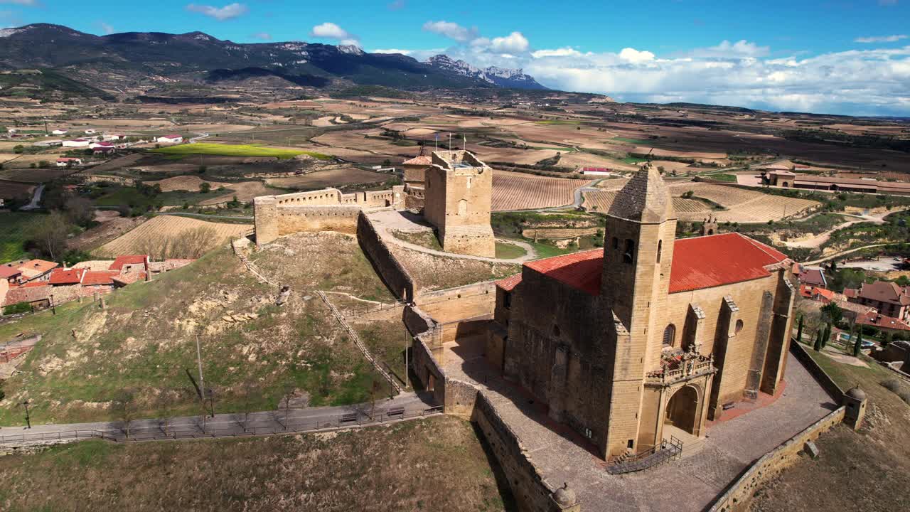 圣维森特德拉桑塞拉鸟瞰图，著名的旅游目的地在拉里奥哈，西班牙。视频素材