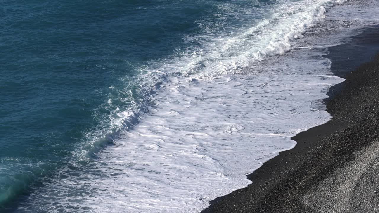 海浪飞溅视频素材