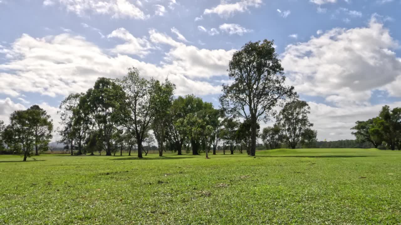 风景优美的高尔夫球场全景视频素材