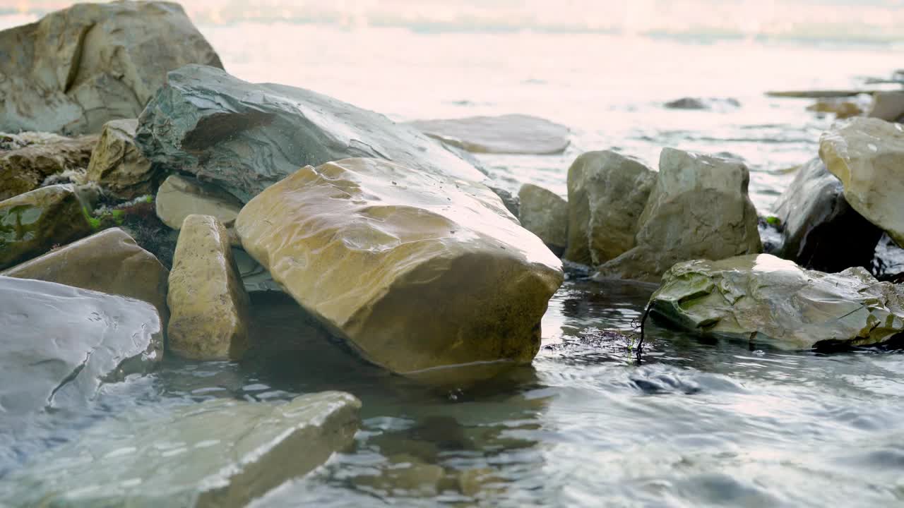 海浪飞溅视频下载