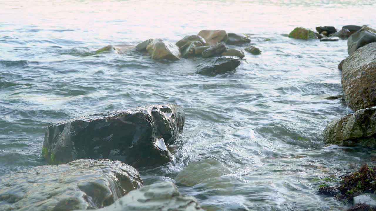 海浪飞溅视频下载