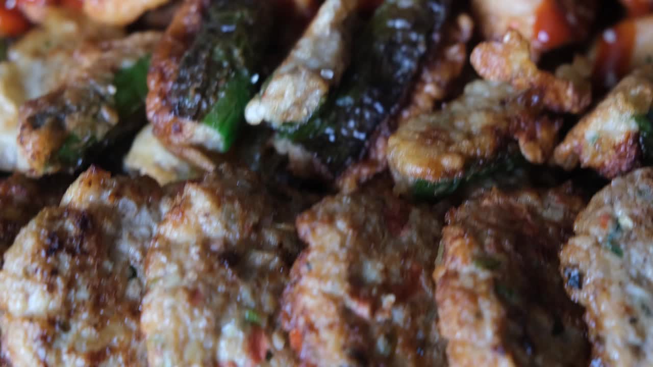 厨师的特别鸡肉美食自制拼盘视频素材