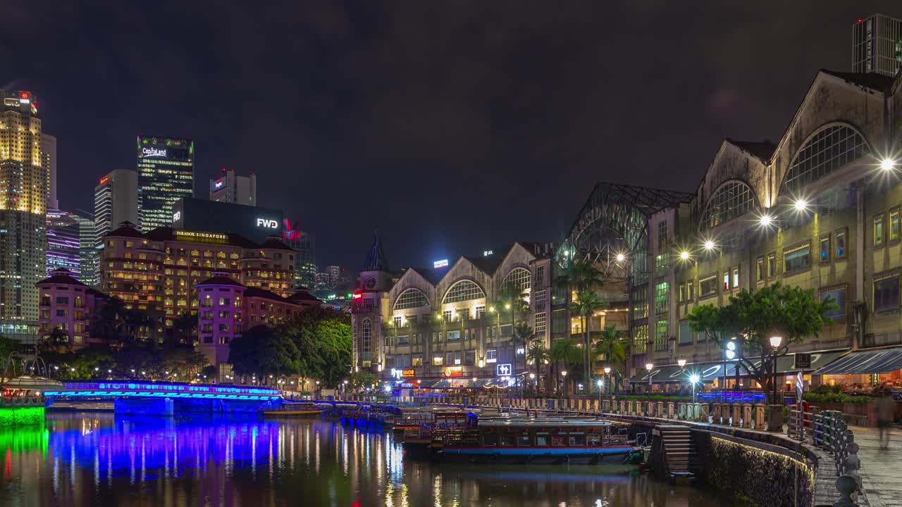 夜间照明新加坡市中心著名的餐厅湾市中心全景4k延时拍摄视频素材