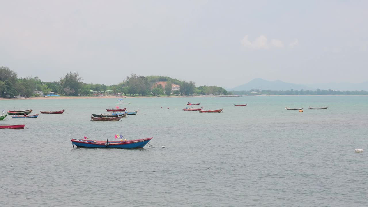 海洋和海景与渔船，自然背景在夏季视频下载