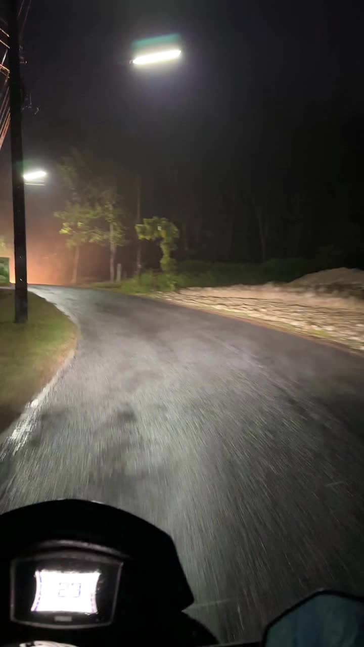 雨后雾蒙蒙的路视频素材