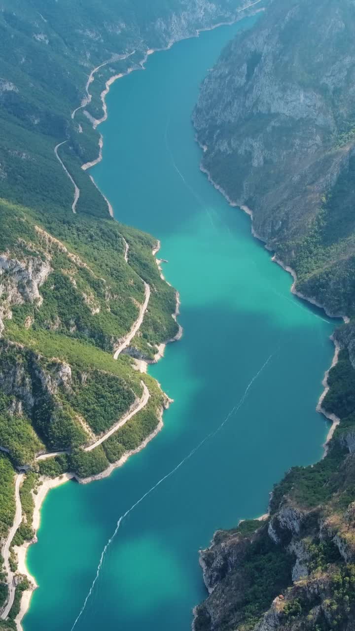 皮瓦河峡谷空中黑山视频素材