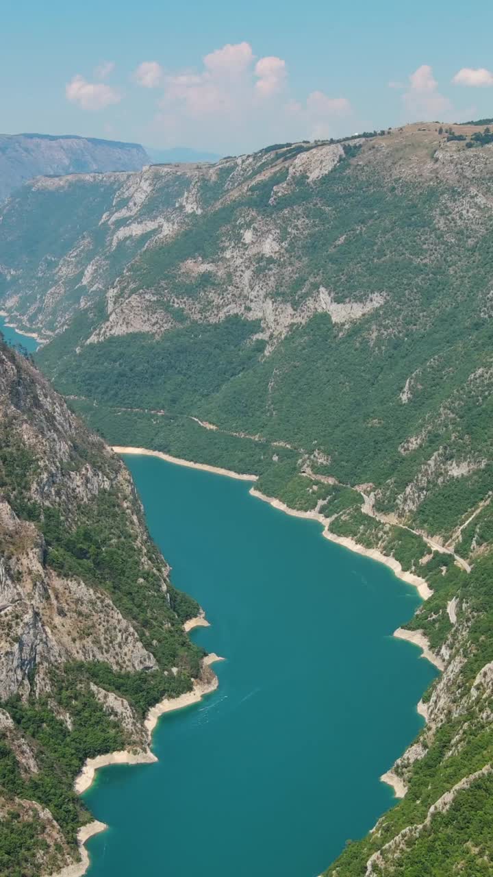 皮瓦河峡谷空中黑山视频素材