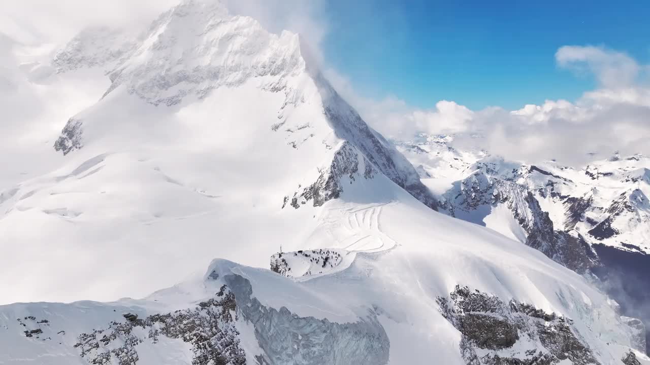 鸟瞰瑞士阿尔卑斯山，少女峰，艾格尔，Mönch山脉视频素材