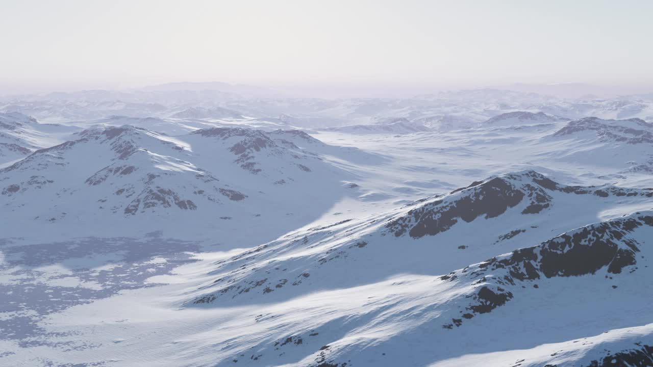 从空中俯瞰白雪覆盖的山峰，令人叹为观止视频素材