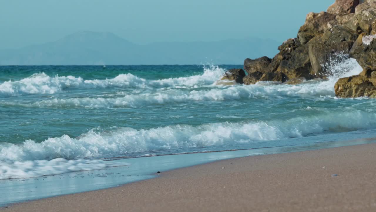 大海很平静，波浪很小视频下载