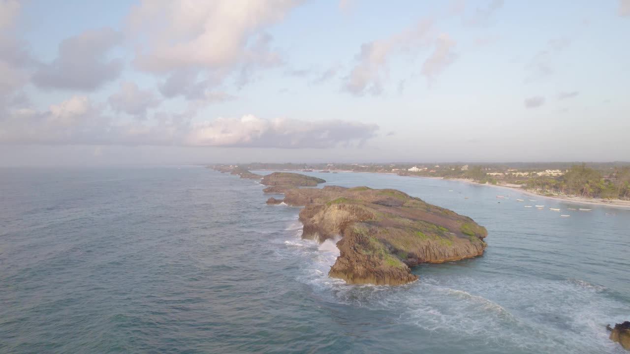 鸟瞰Watamu海岸，7个岛屿，肯尼亚视频素材