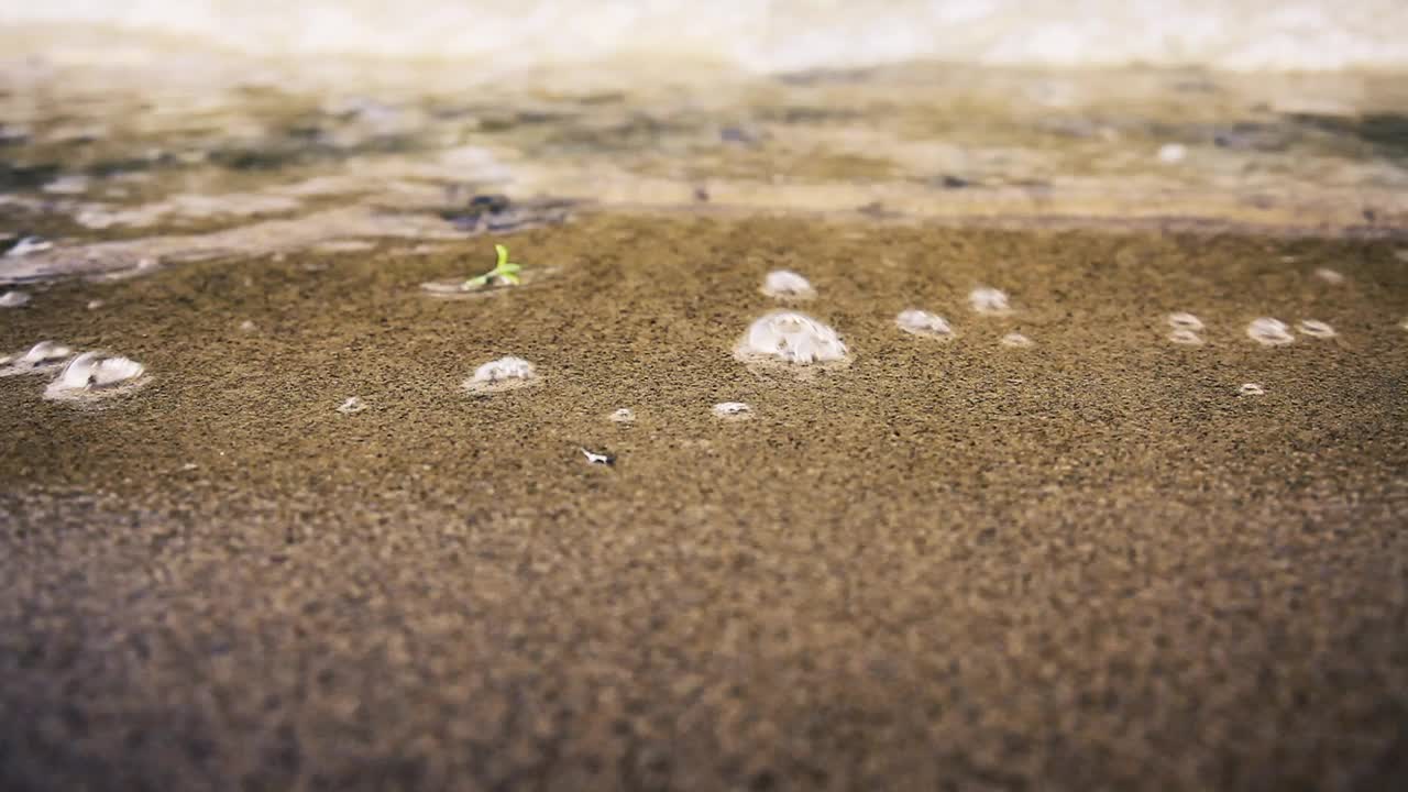 放松温柔的海浪，沙滩海岸视频下载