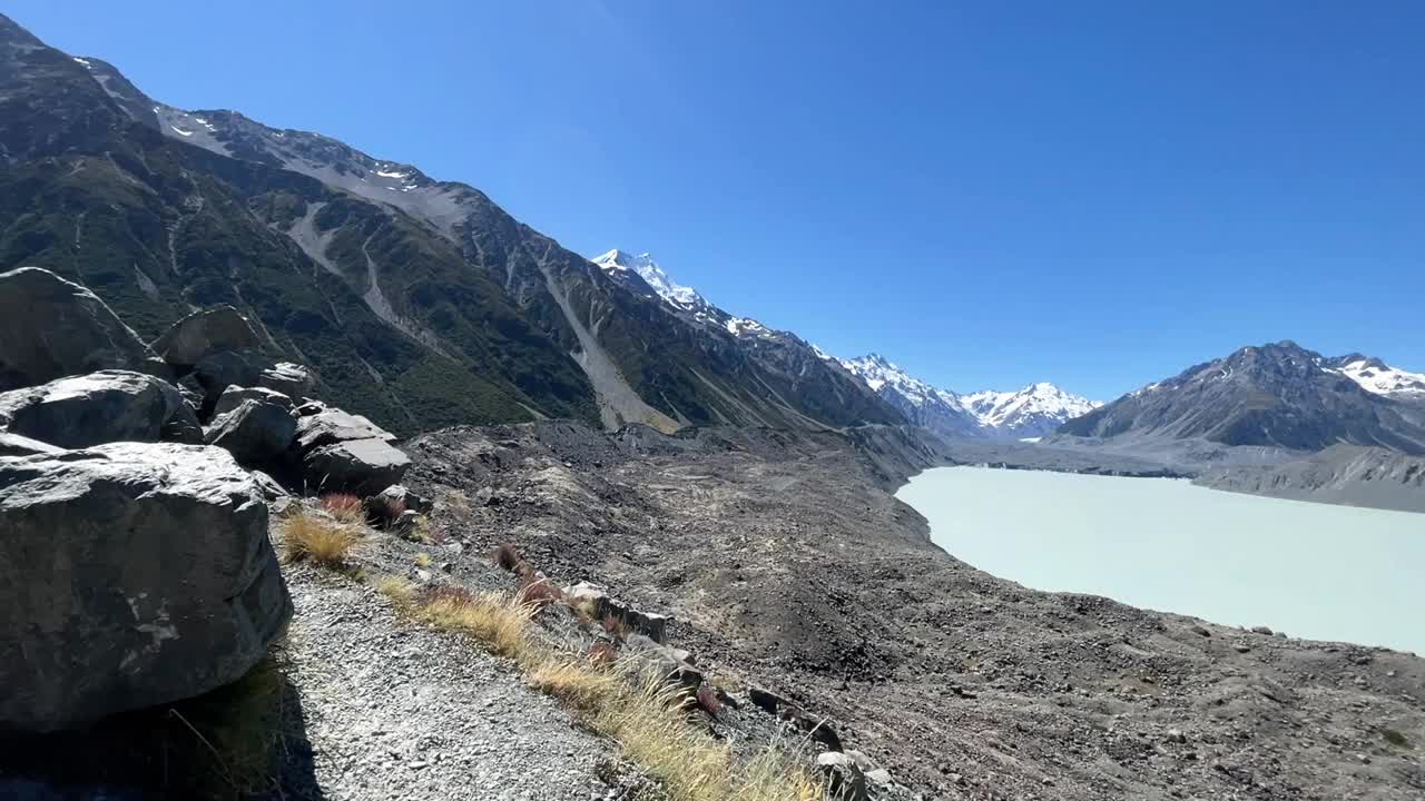 塔斯曼湖奥拉基库克山国家公园的塔斯曼河漫步视频下载