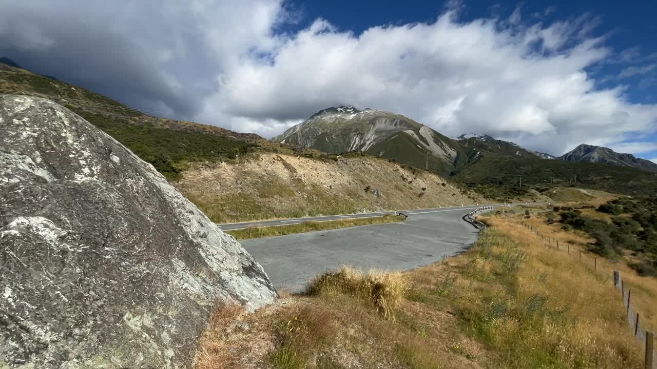 塔斯曼湖奥拉基库克山国家公园的塔斯曼河漫步视频下载