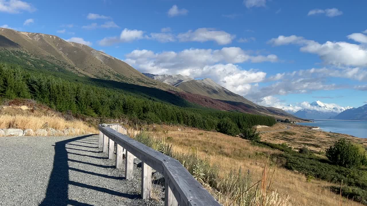 从库克山公路穿过普卡基湖的景色视频下载