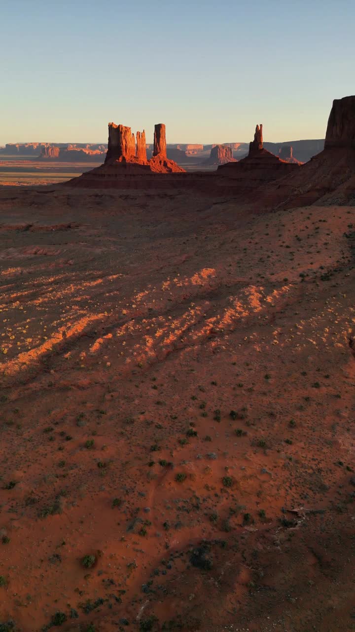 鸟瞰美国犹他州奥尔加托纪念碑谷。视频素材