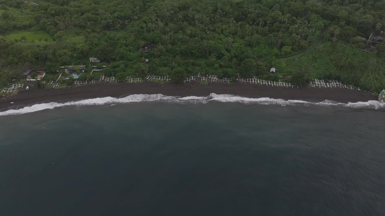 鸟瞰日落时分的阿贡火山，印尼巴厘岛。视频素材