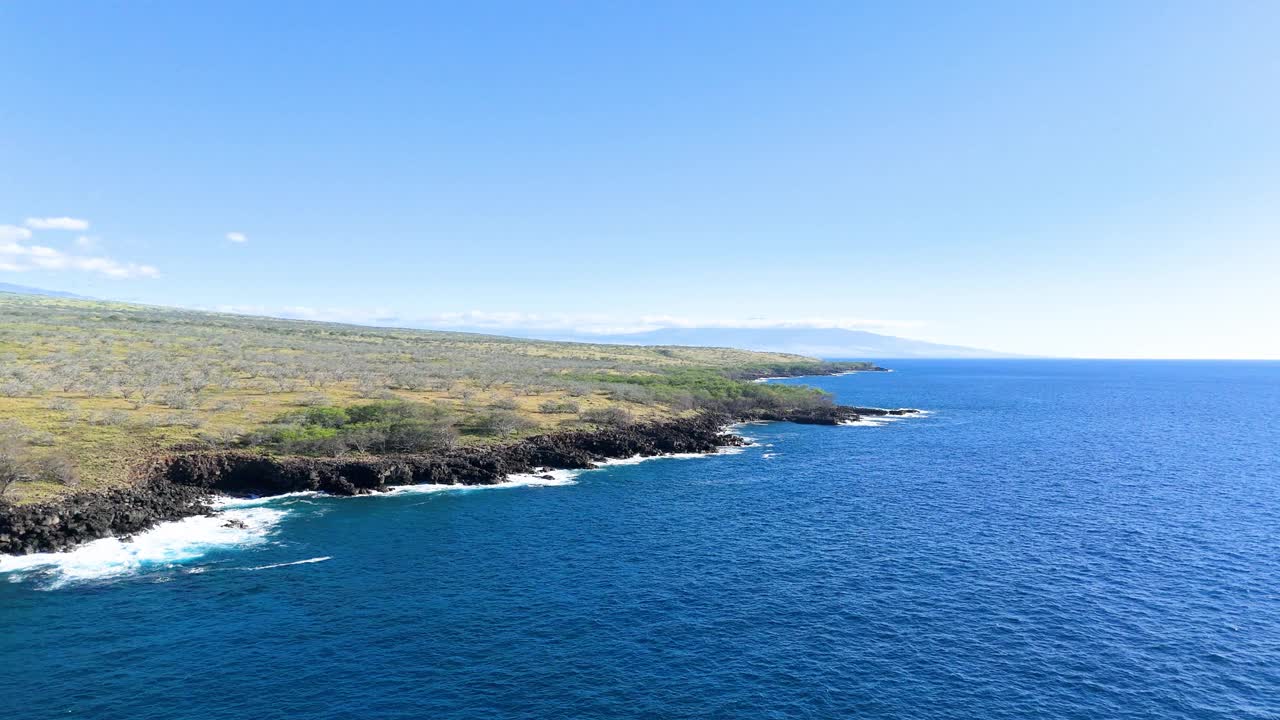 鸟瞰夏威夷岛海岸线，夏威夷，美国。视频素材