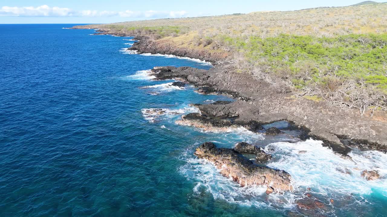 夏威夷岛海岸线鸟瞰图，夏威夷，夏威夷，美国。视频素材