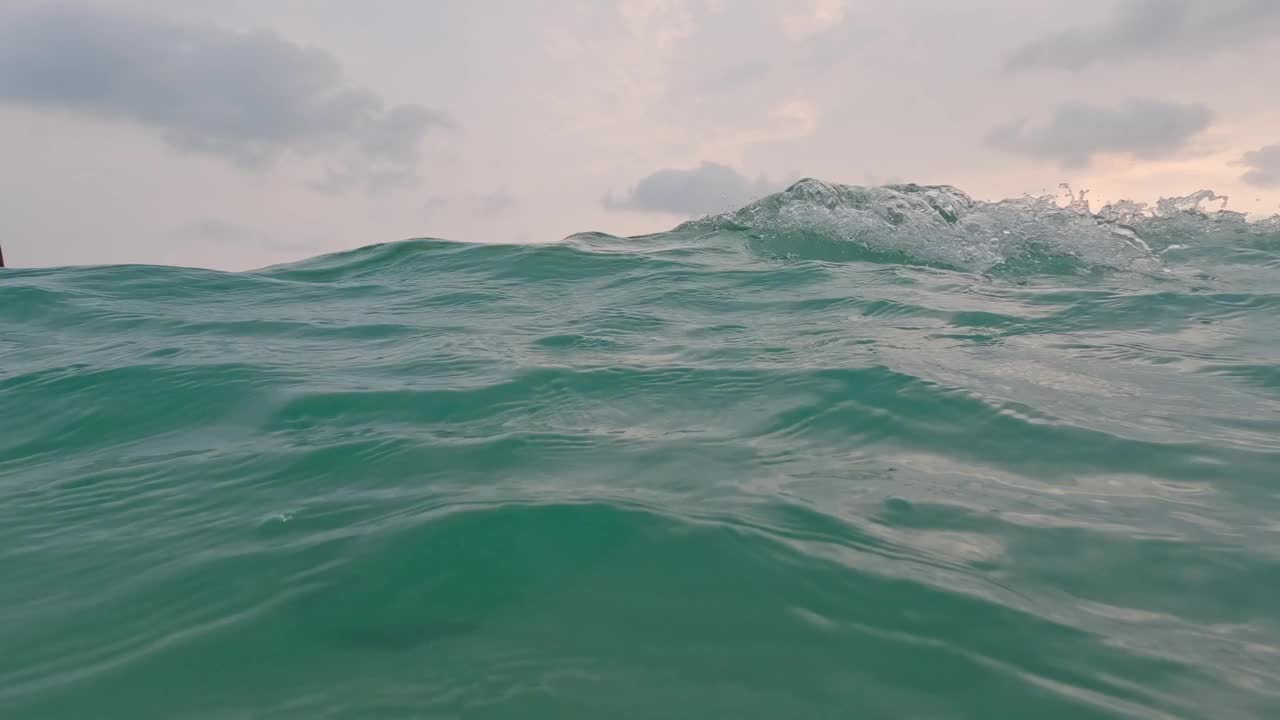 海上的日落。视频素材