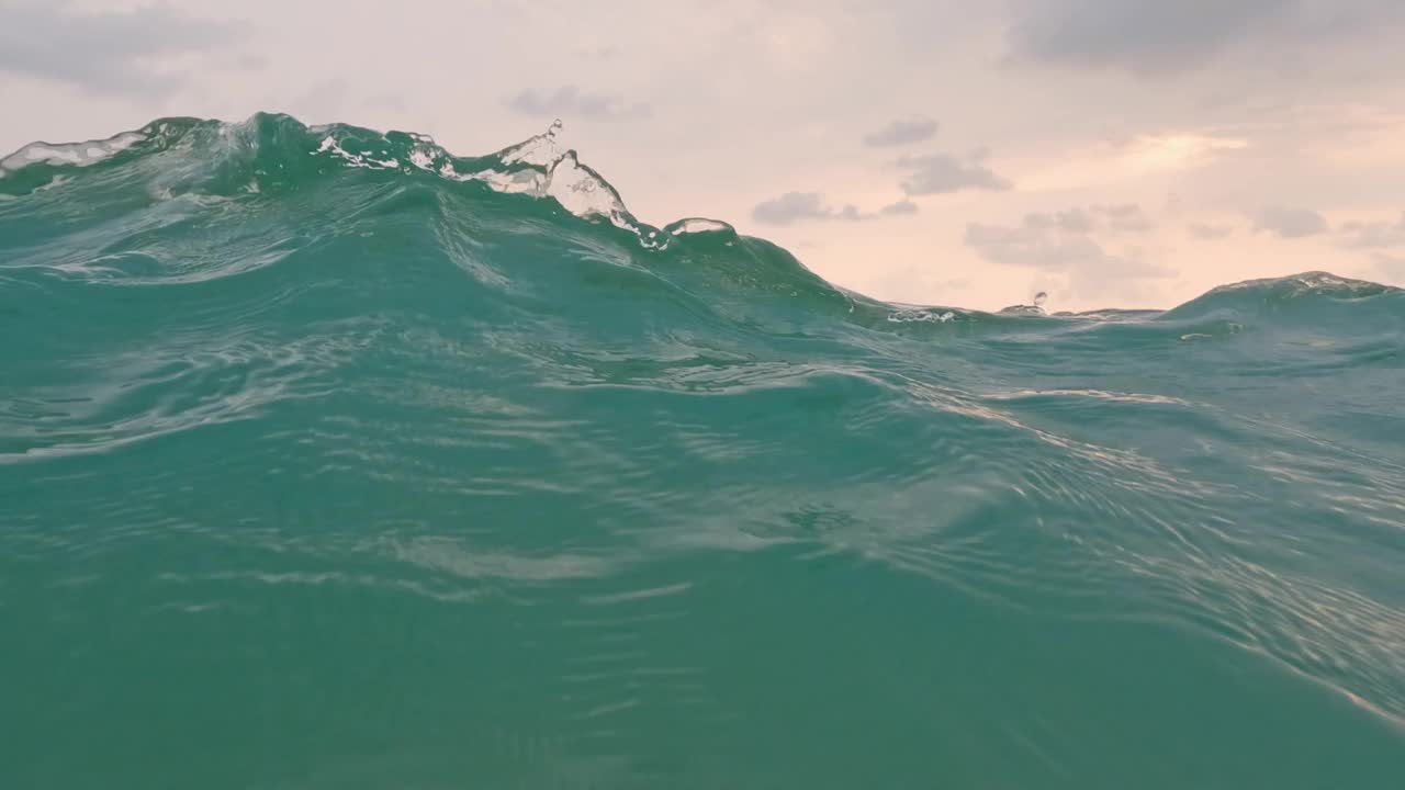 海上的日落。视频素材