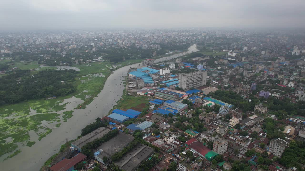 滨江工业区被城市包围视频素材