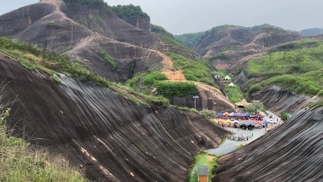 奇特险峻的丹霞地貌视频下载