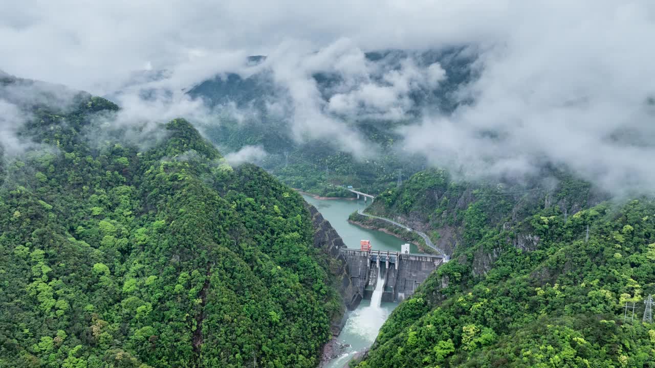 航拍云海，雾和山视频素材