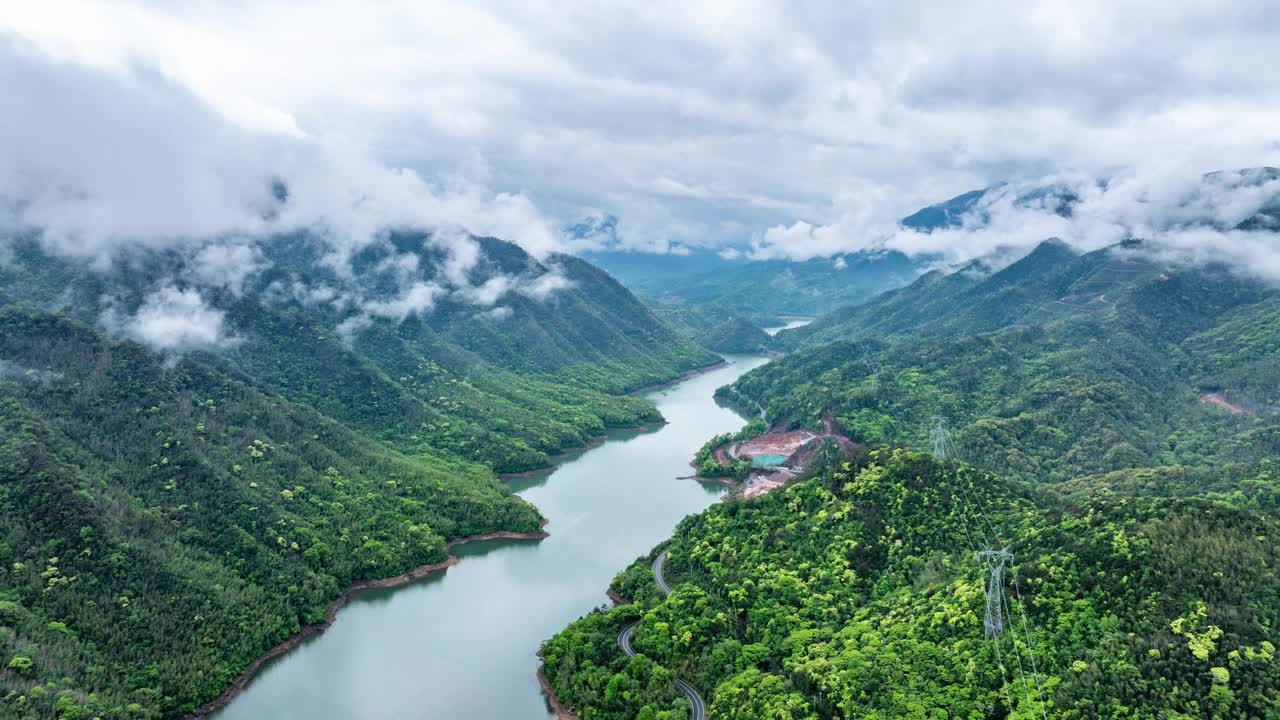 航拍云海，雾和山视频素材