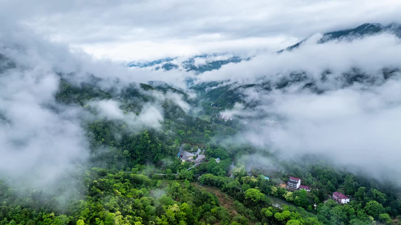 航拍云海，雾和山视频素材