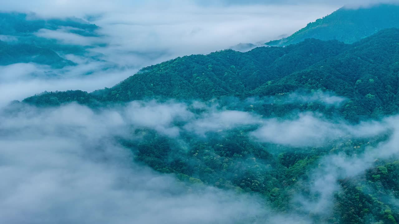 航拍云海，雾和山视频素材