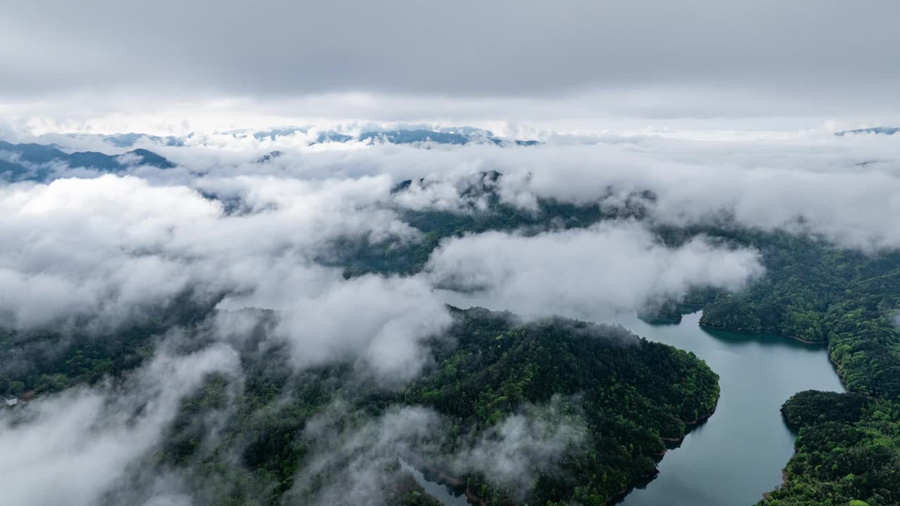 航拍云海，雾和山视频素材