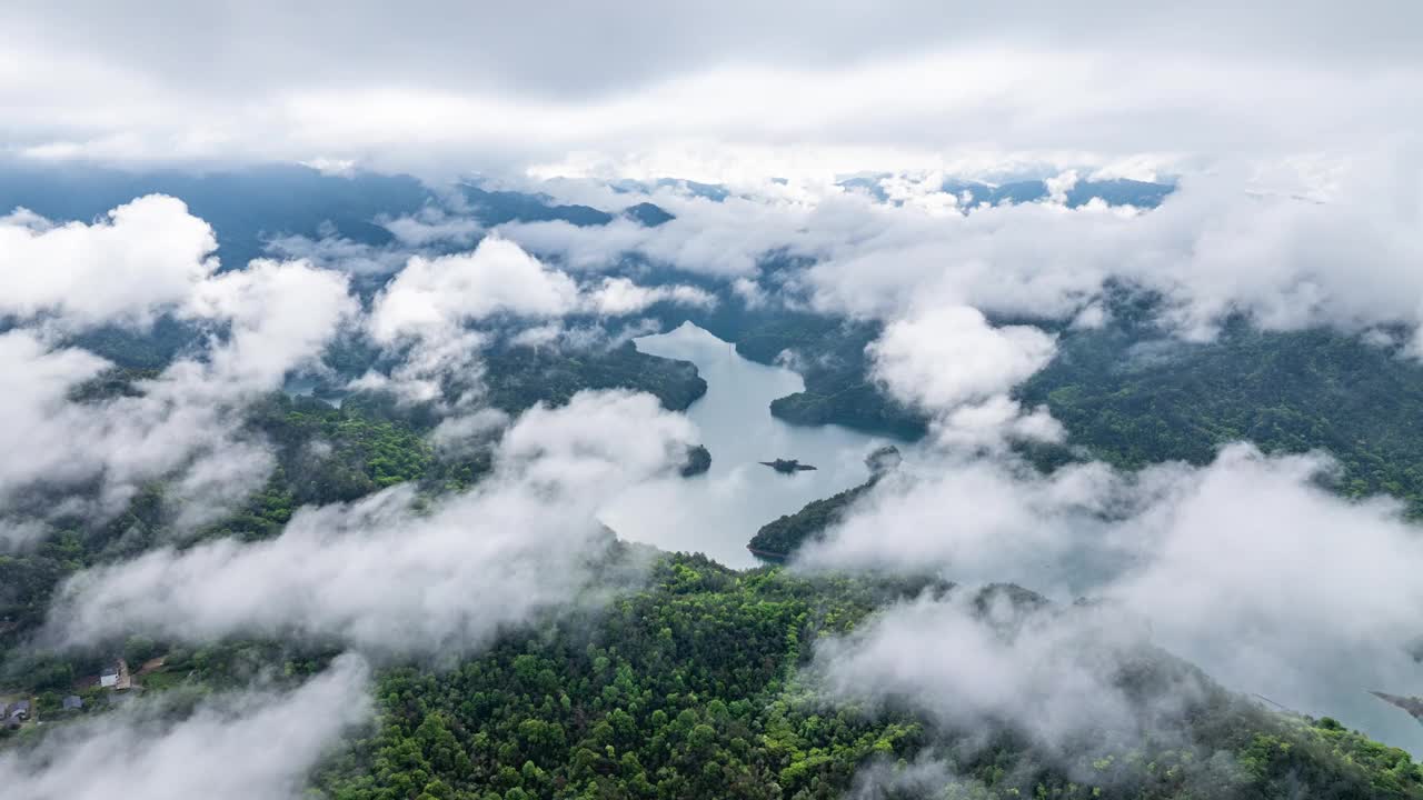 航拍云海，雾和山视频素材