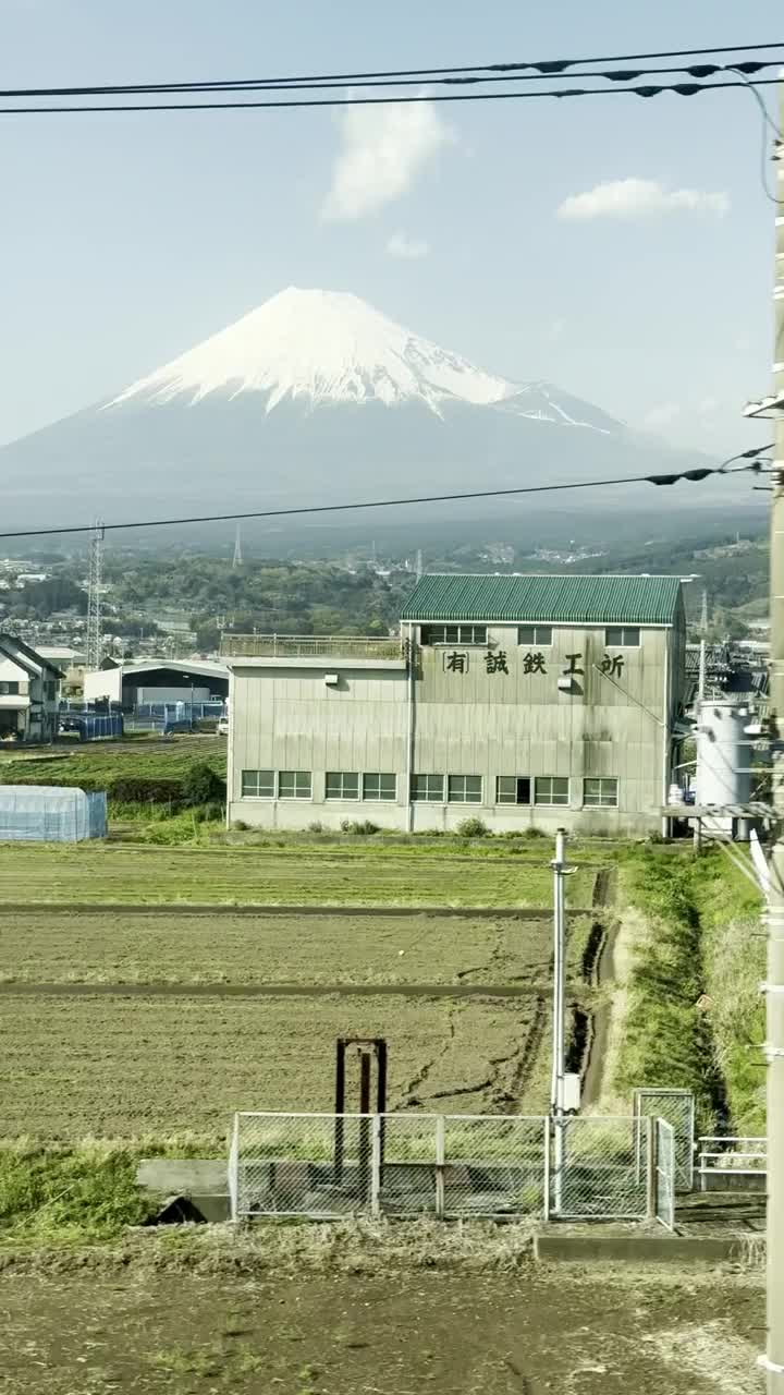 从日本新干线上看到的富士山视频素材