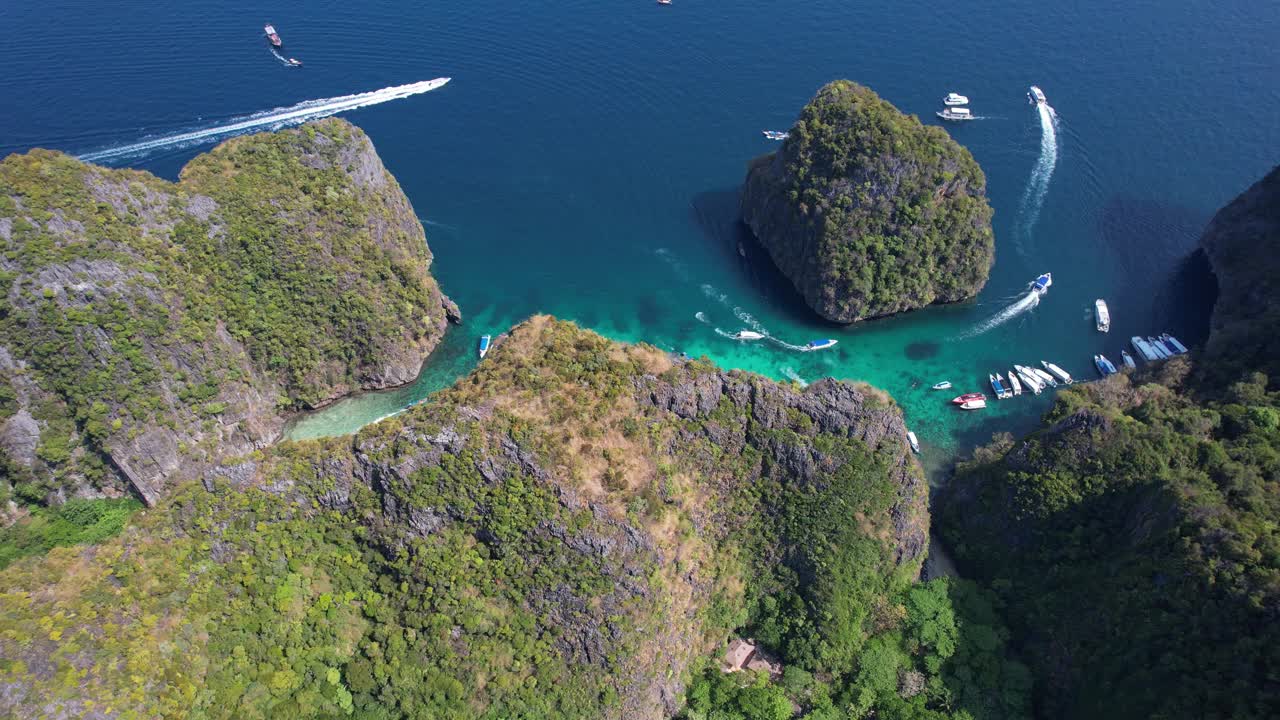 鸟瞰泰国甲米岛皮皮岛的玛雅湾海滩视频素材