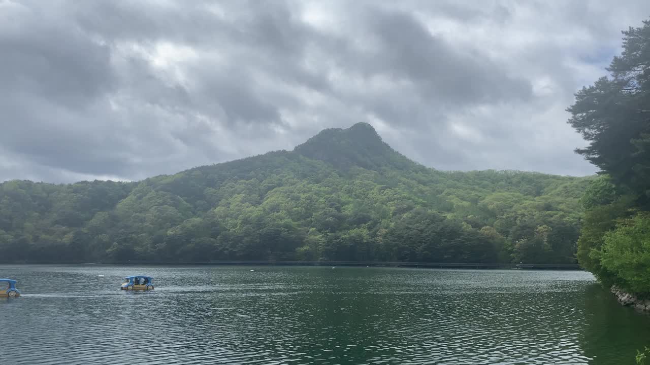 韩国，三静湖，山，天，云，清，湖视频素材