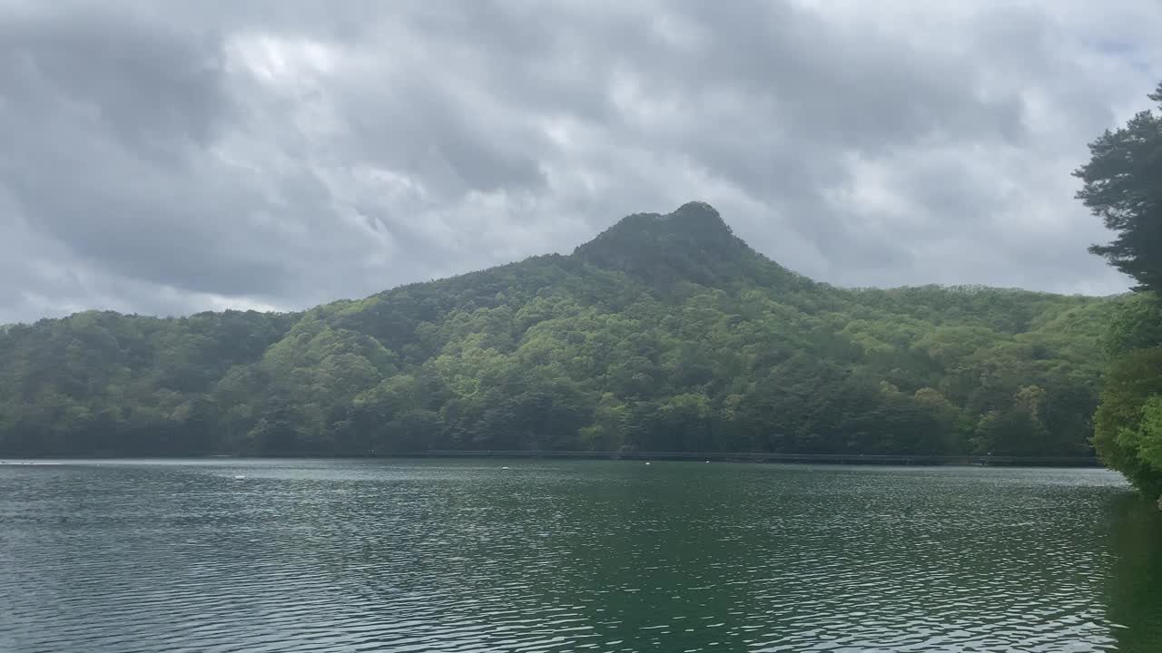 韩国，三静湖，山，天，云，清，湖视频下载