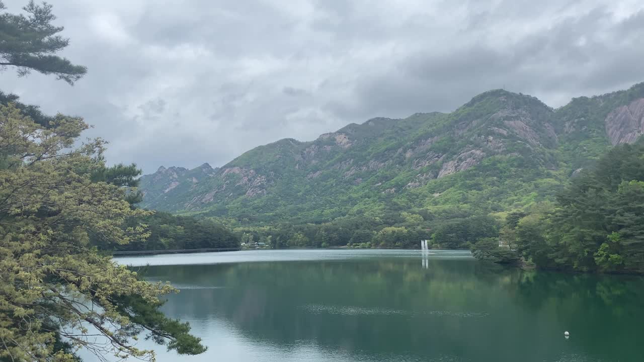 韩国，三静湖，山，天，云，清，湖视频下载