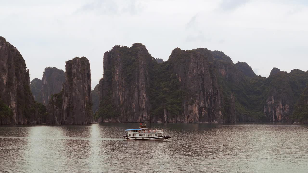 下龙湾，越南视频素材