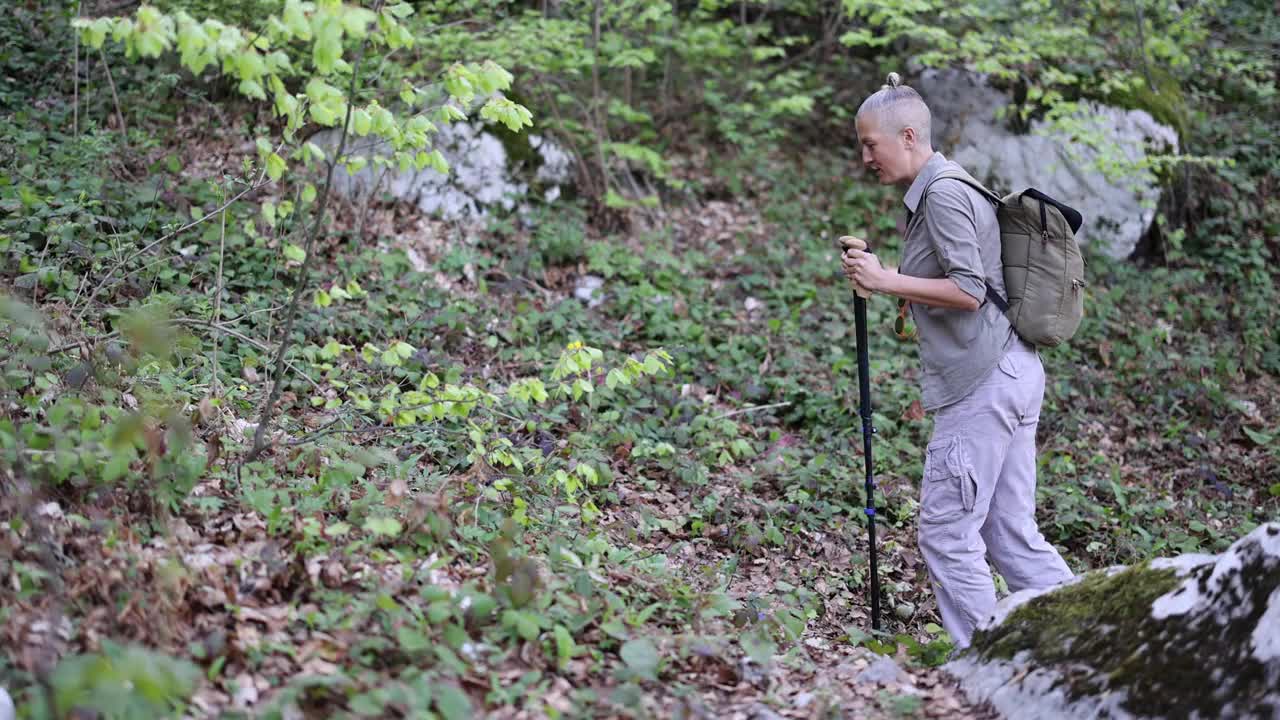 夫妇徒步旅行视频素材