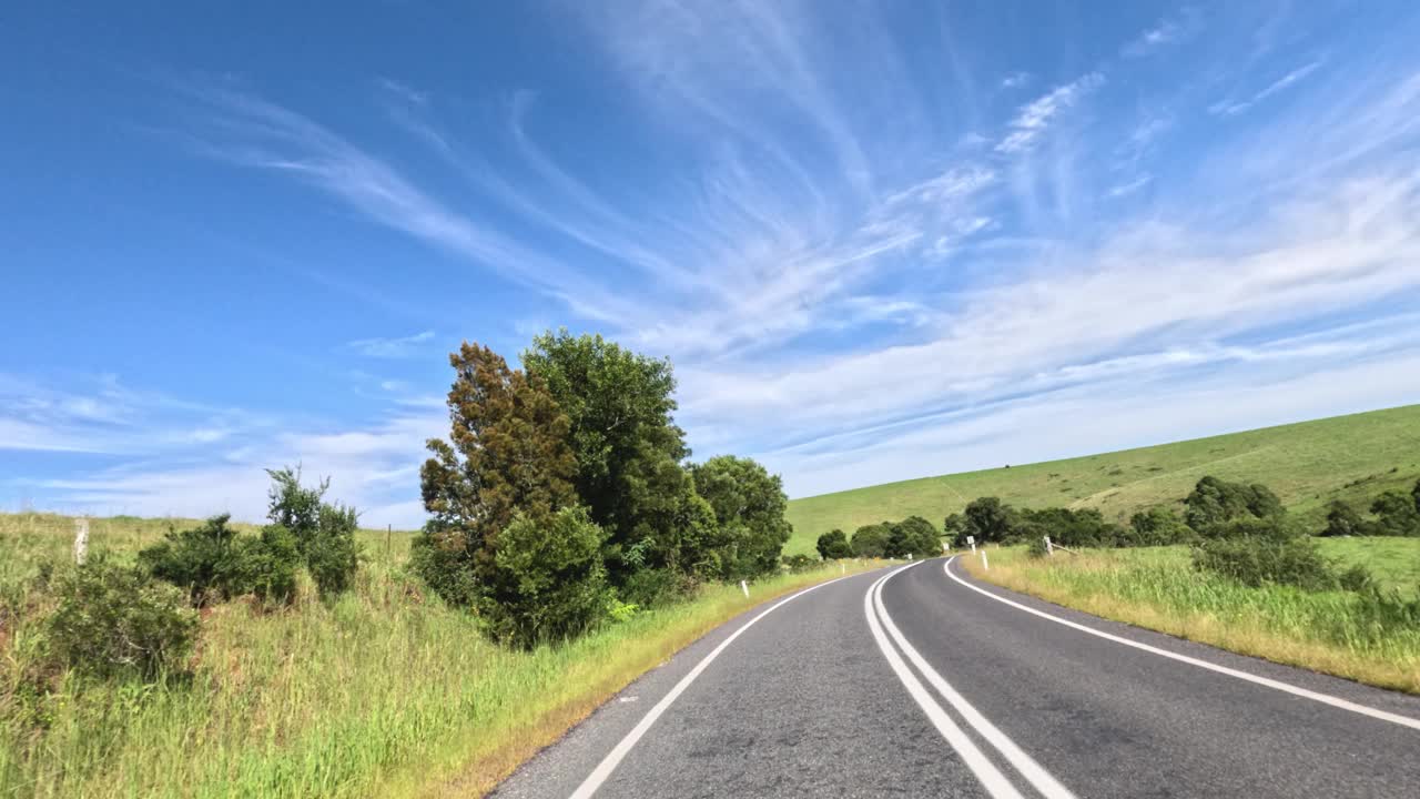 风景优美的乡村公路之旅视频素材