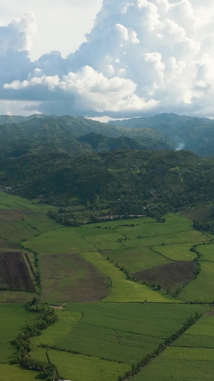 农业用地和山地。视频素材