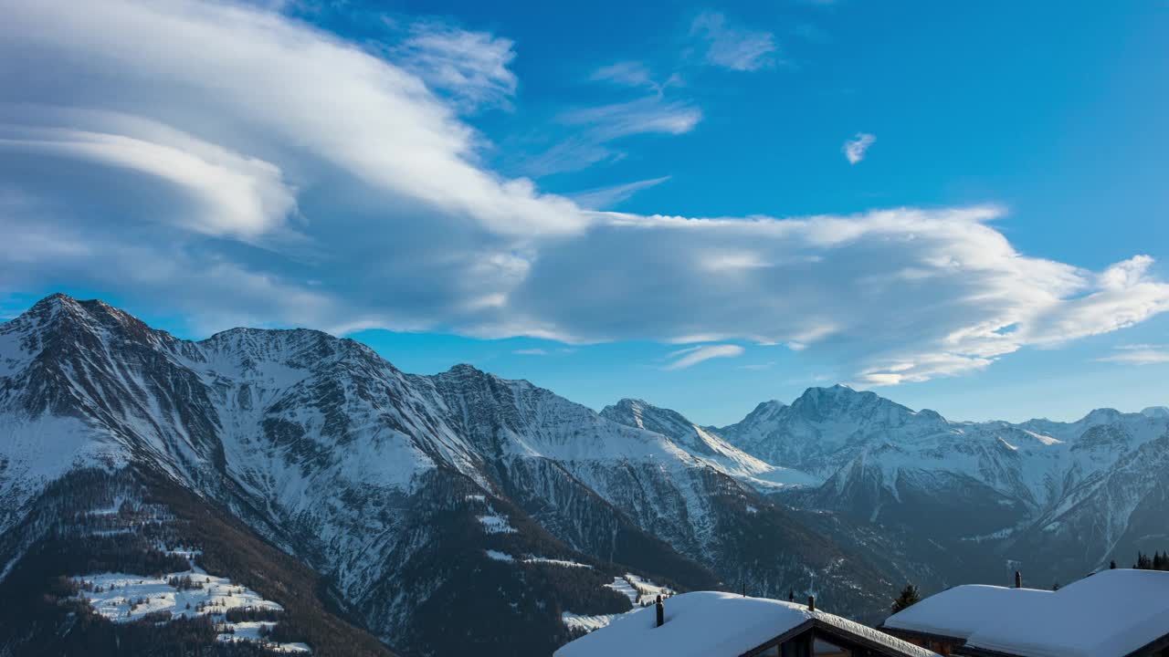 飘舞的云在山上的时间流逝。冬季山地景观。从Bettmeralp看。列支竞技场。瓦莱州视频素材