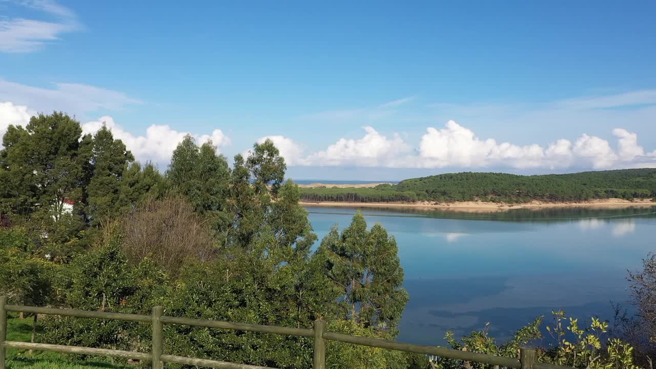 海滩和大海鸟瞰图视频素材