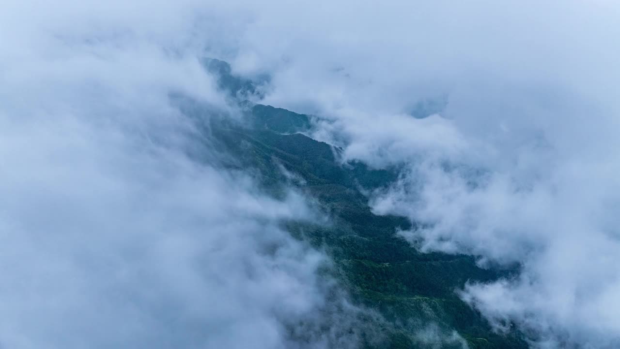 山云和雾的航空摄影视频素材