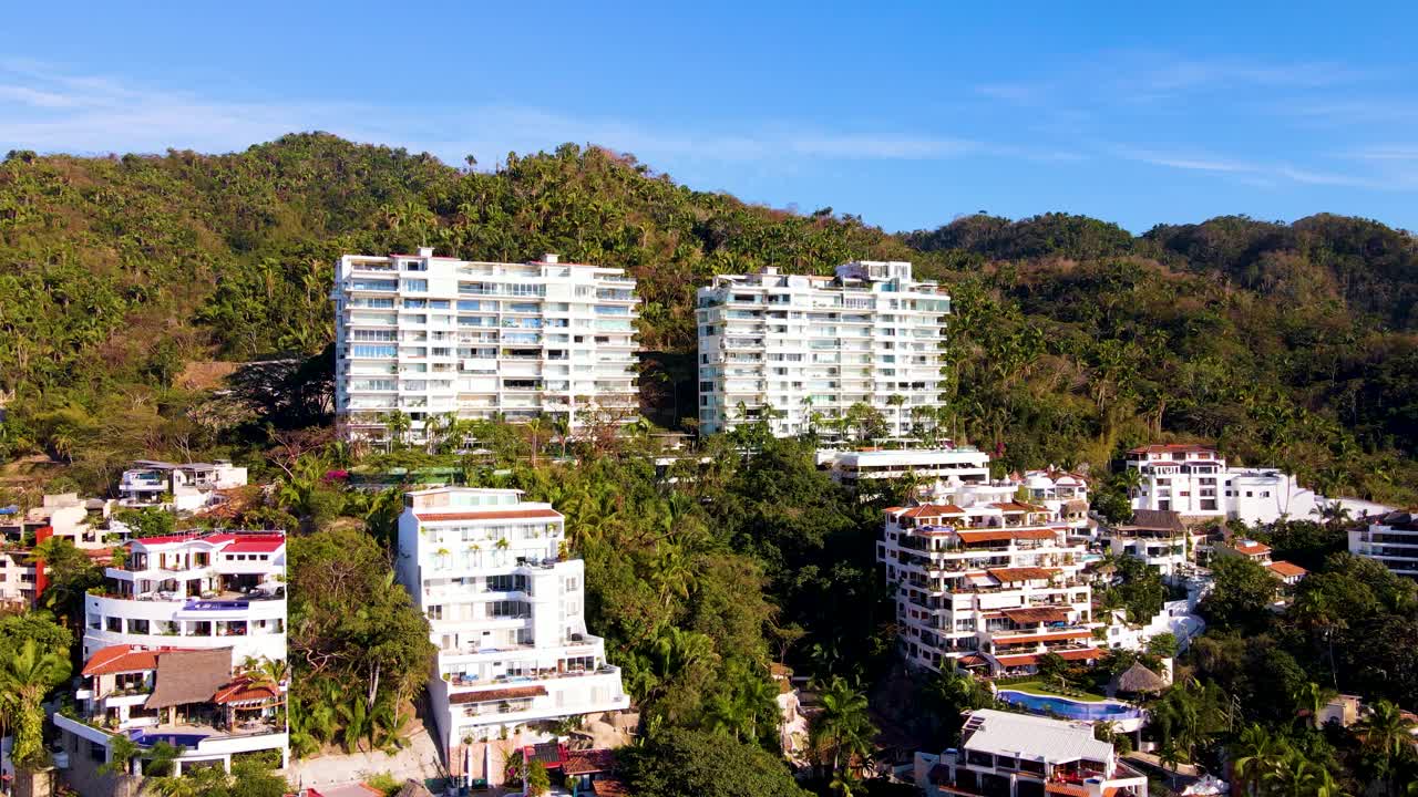 Bahía de Banderas湾。墨西哥。的墨西哥巴亚尔塔港。日落。晚上。视频素材